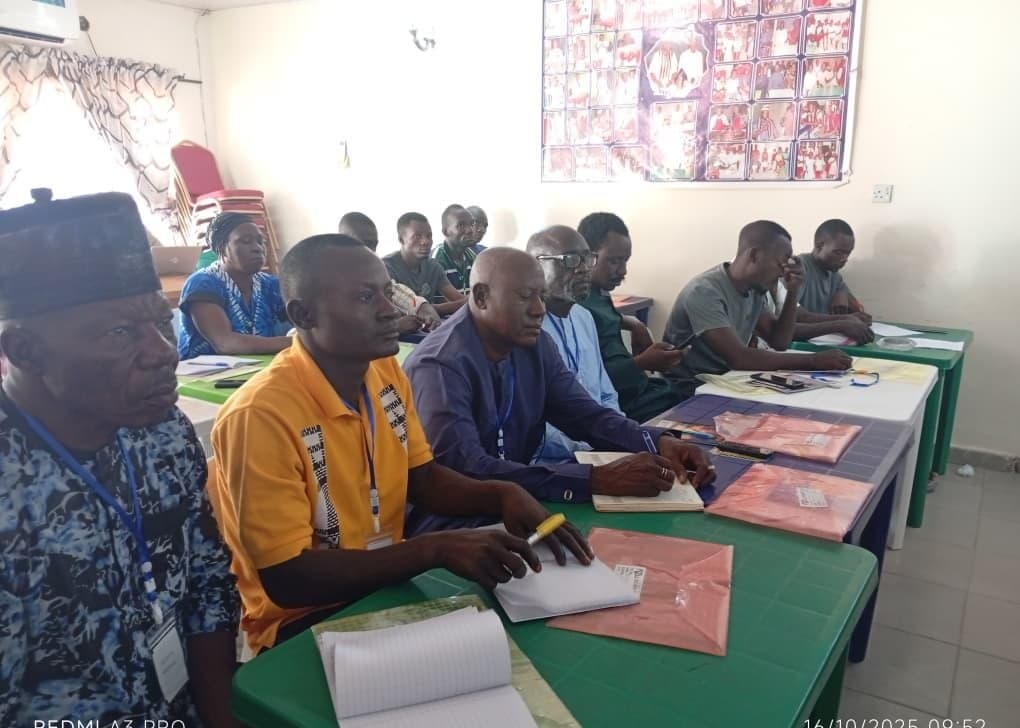 A language documentation workshop in session